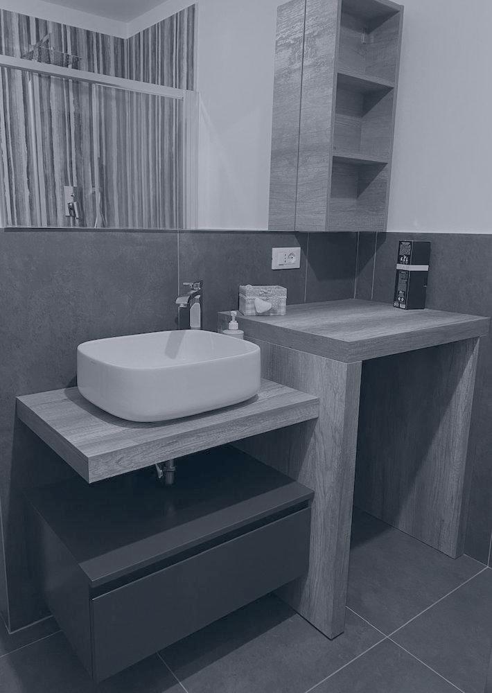 EBI GROUP COSTRUZIONI: Showroom bagno